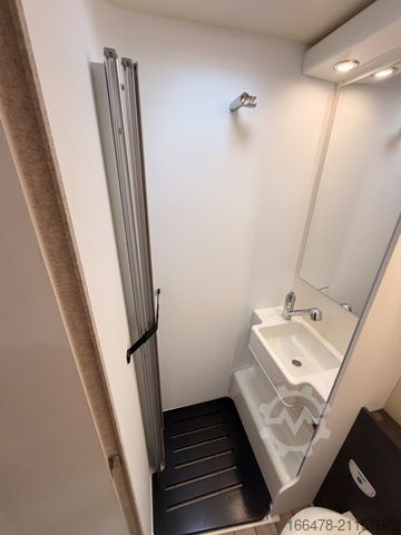 Félintegrált lakóautó FORSTER FT 699 EB *Einzelbetten-Hubbett-Automatik*