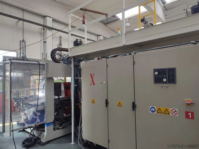 Gebruikte HDPE blaasmachine voor 10 liter, 300 flessen/uur UNILOY MILACRON HMS 10/D