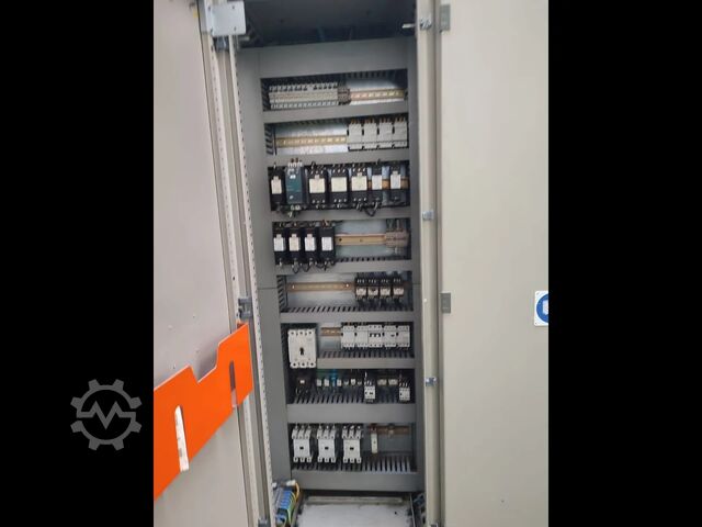 Gebruikte HDPE blaasmachine voor 10 liter, 300 flessen/uur UNILOY MILACRON HMS 10/D