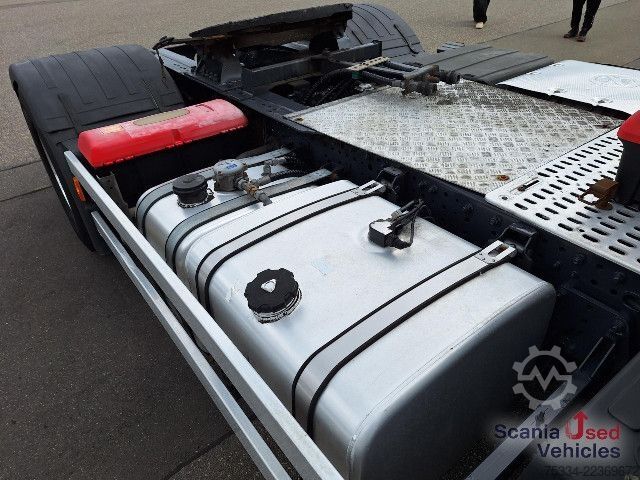 Gevaarlijke stoffen vrachtwagen IVECO AT 440T ADR FL Hydraulik Tank