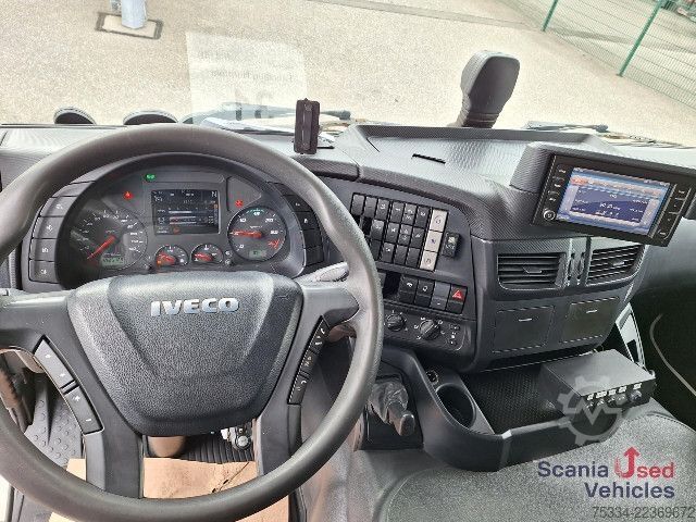 Gevaarlijke stoffen vrachtwagen IVECO AT 440T ADR FL Hydraulik Tank