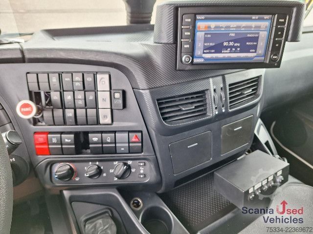 Gevaarlijke stoffen vrachtwagen IVECO AT 440T ADR FL Hydraulik Tank