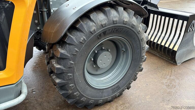 Telehandler Liebherr T42-7S (INCL BUCKET / BE MACHINE / LIKE NEW / 7...