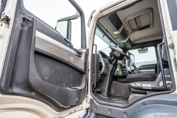 Open body MAN TGS 35.360 BL-8X2-6+PALFINGER 27 T/m + 8EXT