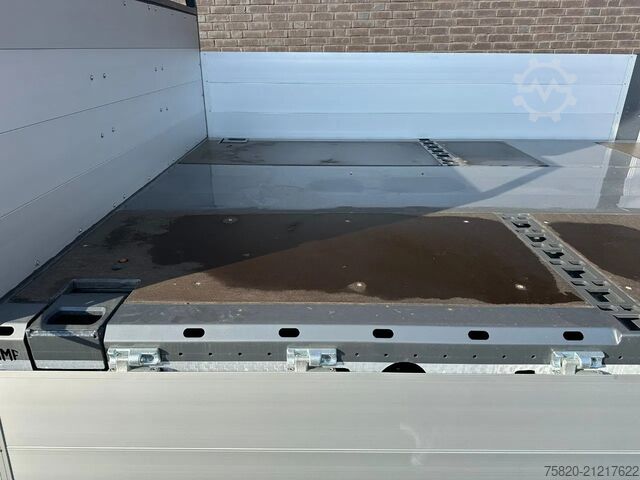 Vrachtwagen met kraan Mercedes-Benz Arocs 3251 8X2 + HMF 7020-K7 FJ 1400-K6 KRAAN/K...