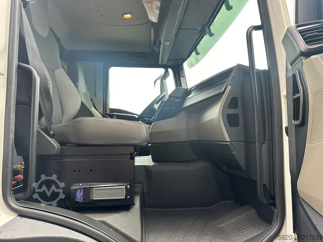 Vrachtwagen met kraan MAN TGS 35.470 8X4 HMF 4020-K6 + FJ 600 K4  KRAAN/K...