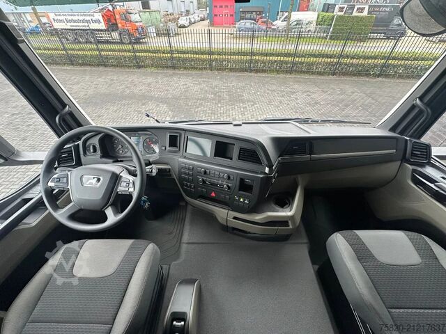 Vrachtwagen met kraan MAN TGS 35.470 8X4 HMF 4020-K6 + FJ 600 K4  KRAAN/K...