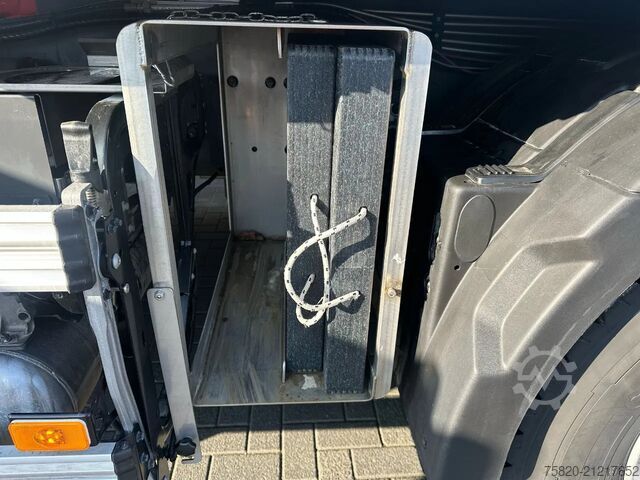 Vrachtwagen met kraan Volvo FH 500 8X4 RF-RT40G  FASSI F1450R.2.8 + JIB L82...