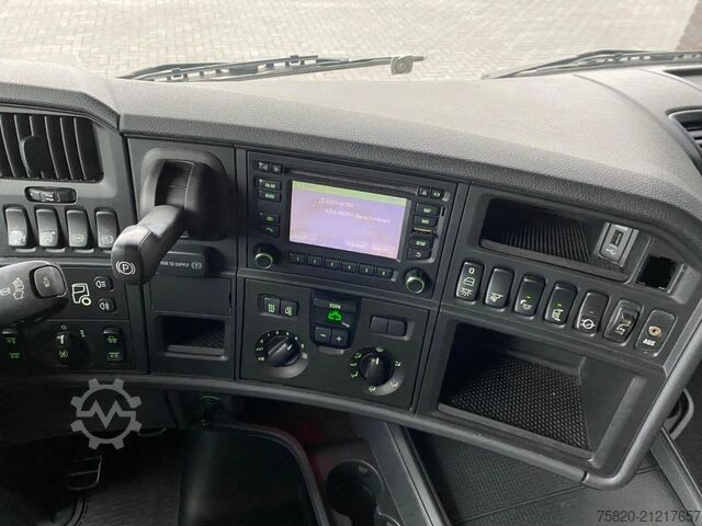 Vrachtwagen met kraan Scania R560 V8 8X2 TREKKER/BAKWAGEN + HIAB 477E-8 HIPR...