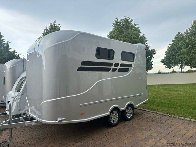 Veewagen Steinsberger 3 Pferdeanhänger mit Bett