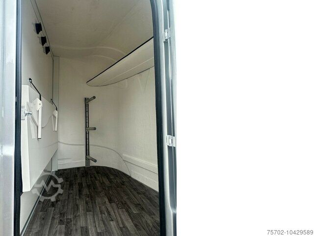 Veewagen Steinsberger 3 Pferdeanhänger mit Bett