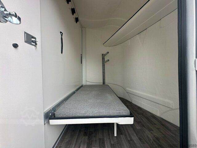 Veewagen Steinsberger 3 Pferdeanhänger mit Bett