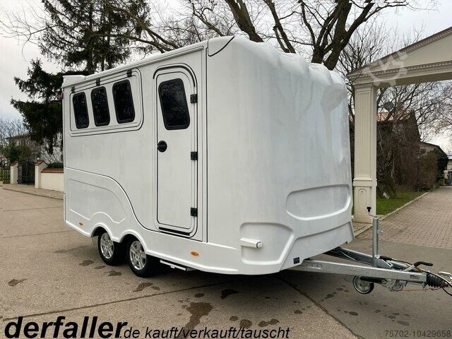 Veewagen Steinsberger 3-Pferde mit Bett Modell derfaller