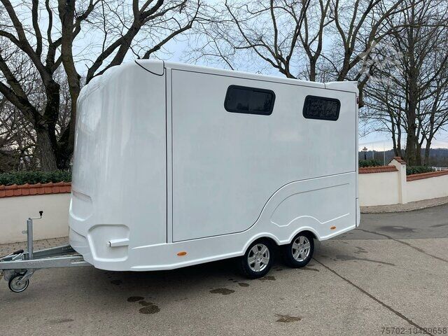 Veewagen Steinsberger 3-Pferde mit Bett Modell derfaller