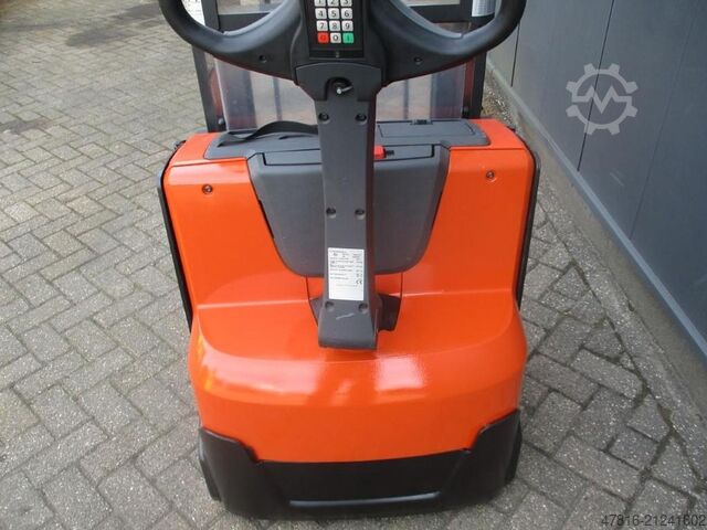 High lifting pallet truck BT SWE 200D