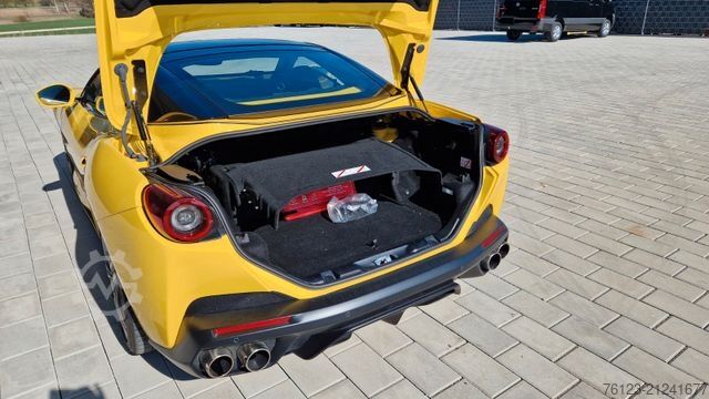 Van FERRARI Portofino