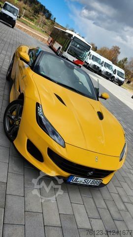 Van FERRARI Portofino