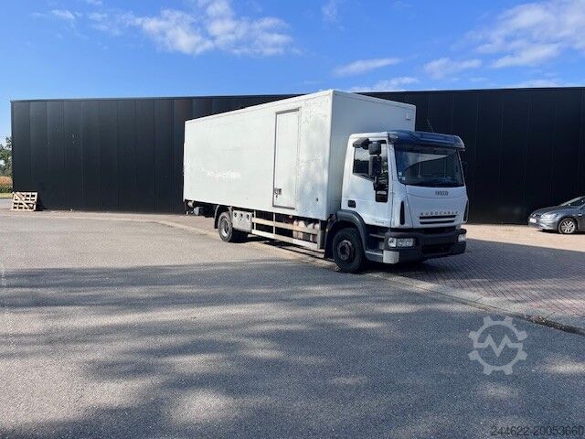Vrachtwagen met bakwagen Iveco Eurocargo 140E18