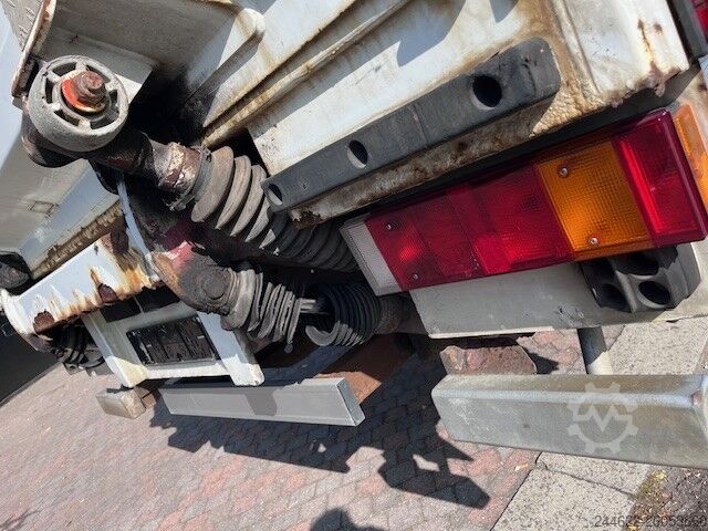 Vrachtwagen met bakwagen Iveco Eurocargo 140E18