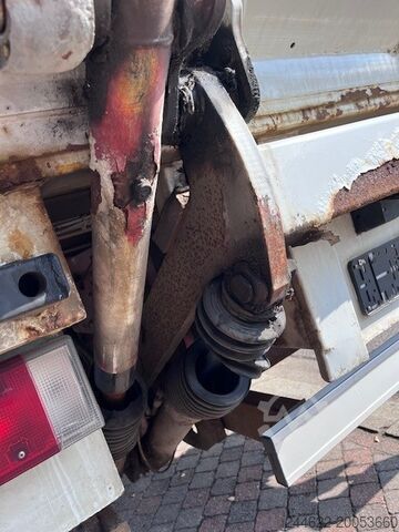 Vrachtwagen met bakwagen Iveco Eurocargo 140E18