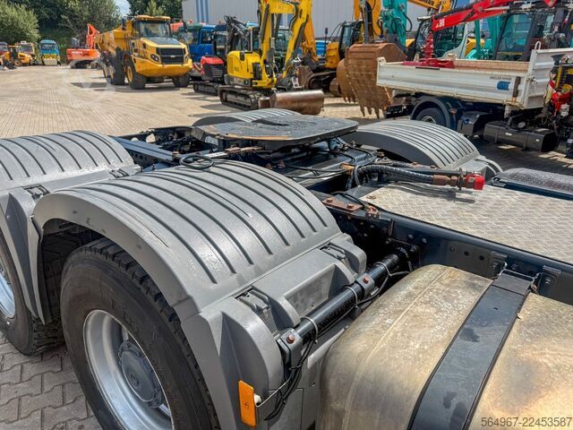 Trattore stradale standard MERCEDES-BENZ Actros 3351 MP3 V8 Kipphydr.