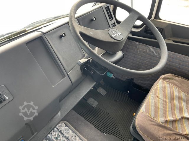 Pick-up bestelwagen MAN 18.272 4x2 Fahrschul Lkw Prtische Bj 1992
