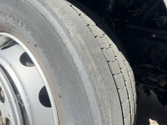 Volume trekker MERCEDES-BENZ ACTROS 1843 RETARDER*VOLUMEN*GUT BEREIFT*2xTANK