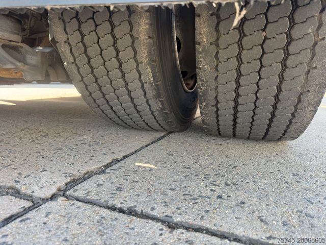 Volume trekker MERCEDES-BENZ ACTROS 1843 RETARDER*VOLUMEN*GUT BEREIFT*2xTANK