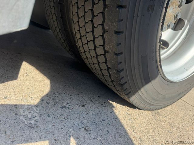 Volume trekker MERCEDES-BENZ ACTROS 1843 RETARDER*VOLUMEN*GUT BEREIFT*2xTANK