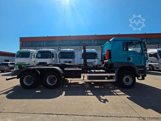 Haakarm vrachtwagen MAN TGA 26.440 * ABROLLKIPPER * BLATT * KLIMA *