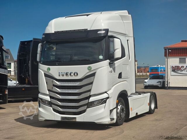 Trattore stradale standard IVECO S-WAY 530 * RETARDER * 2 X TANK * ACC * WENIG KM