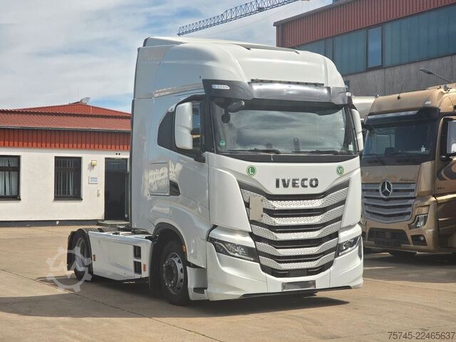 Trattore stradale standard IVECO S-WAY 530 * RETARDER * 2 X TANK * ACC * WENIG KM