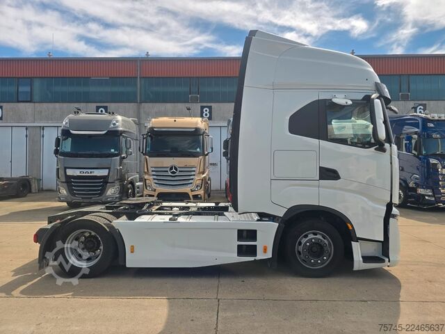 Trattore stradale standard IVECO S-WAY 530 * RETARDER * 2 X TANK * ACC * WENIG KM
