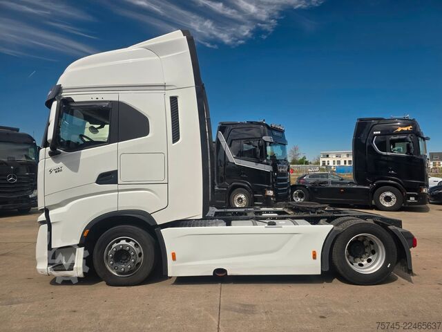 Trattore stradale standard IVECO S-WAY 530 * RETARDER * 2 X TANK * ACC * WENIG KM