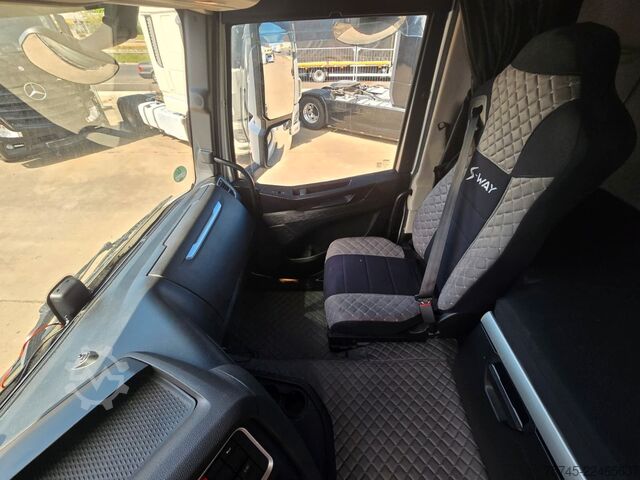 Trattore stradale standard IVECO S-WAY 530 * RETARDER * 2 X TANK * ACC * WENIG KM