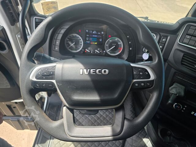 Trattore stradale standard IVECO S-WAY 530 * RETARDER * 2 X TANK * ACC * WENIG KM
