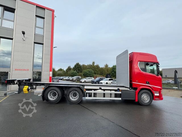 Přepravník dřeva Scania R590 6x4 Kurzholz Kran und Schemel nach Wahl