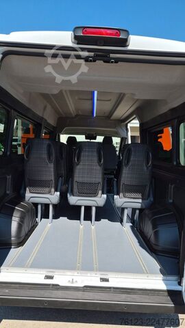 Magas tetős furgon PEUGEOT Boxer  Hochraum 9 Sitzer L3H2 verglast BlueHDi