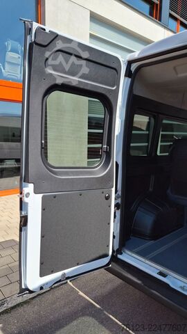 Magas tetős furgon PEUGEOT Boxer  Hochraum 9 Sitzer L3H2 verglast BlueHDi