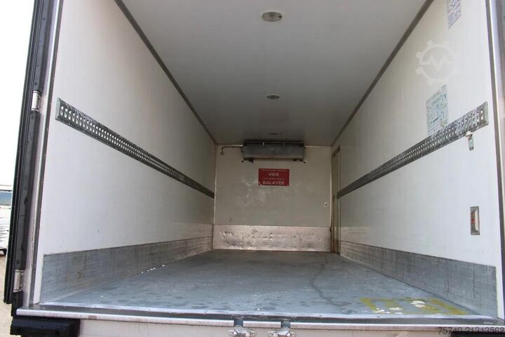 Soğutmalı/dondurulmuş taşıma Iveco Eurocargo 140E + CARRIER + MANUAL + ATP!!  LIFT...