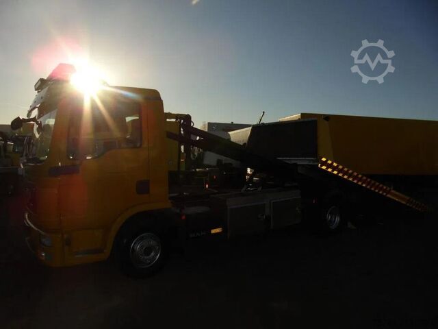 Bergingswagen MAN TGL 12.220 + manual + full option+ BRIL + WINCH...