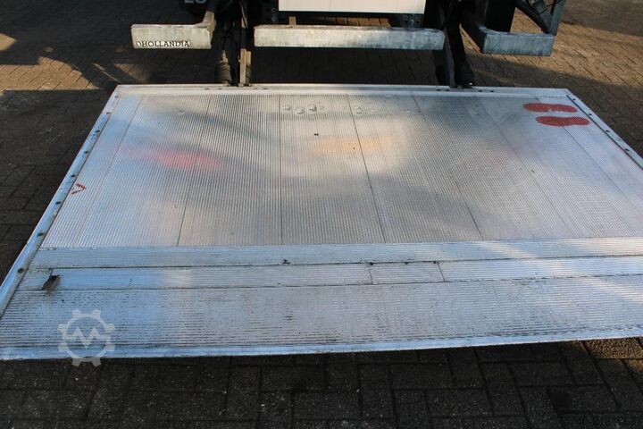 Kofer DAF CF 260 + EURO 6 + LIFT