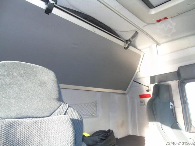 Gesloten bak MAN TGA 18.400 + combi + lift + euro 5 + 2.70