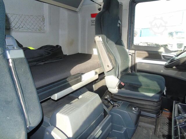 Gesloten bak MAN TGA 18.400 + combi + lift + euro 5 + 2.70