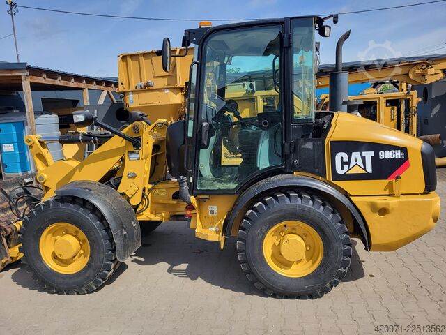Carregadora de rodas Caterpillar 906H2