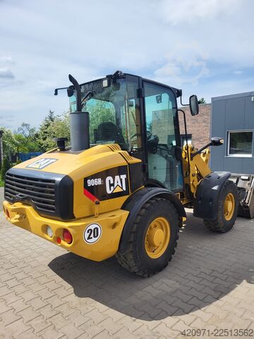 Carregadora de rodas Caterpillar 906H2