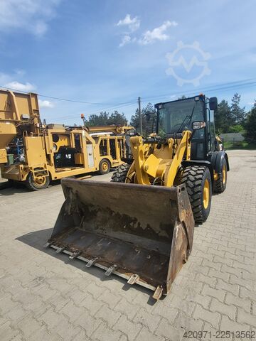 Carregadora de rodas Caterpillar 906H2