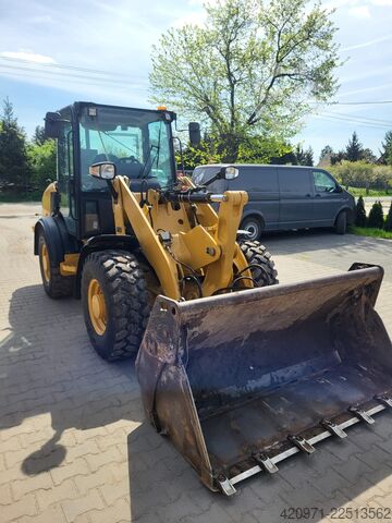 Carregadora de rodas Caterpillar 906H2