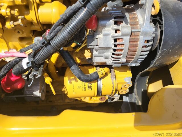 Carregadora de rodas Caterpillar 906H2