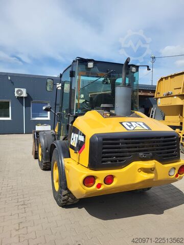 Carregadora de rodas Caterpillar 906H2